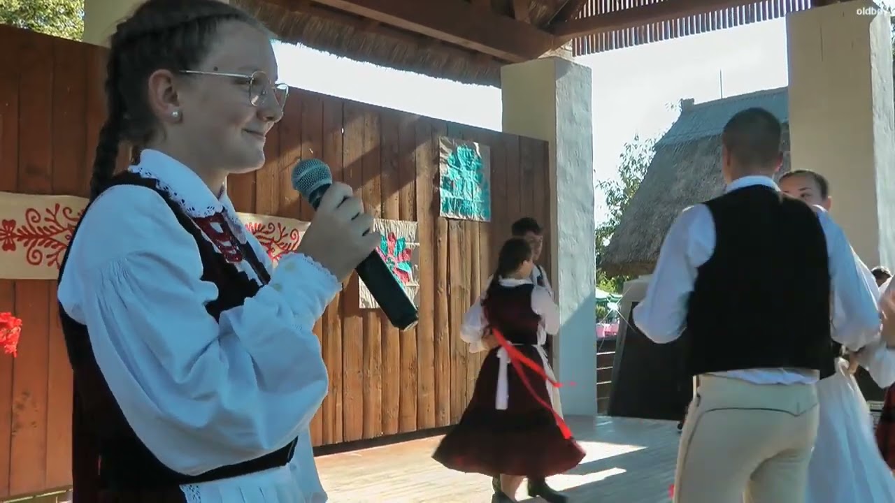 Ezüstfenyő Néptánccsoport Zetelakáról (Erdély) 1