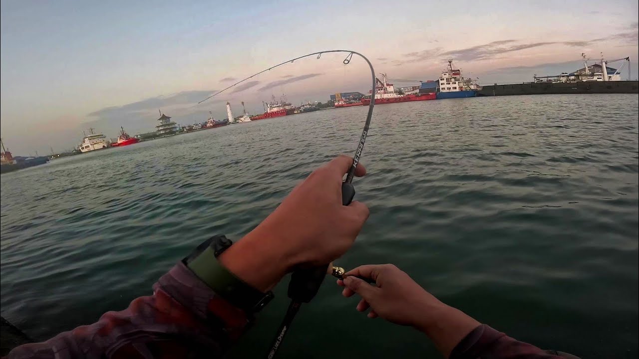 Mancing Casting di Spot Air Tenang Banyak Ikan, Pasti Strike!