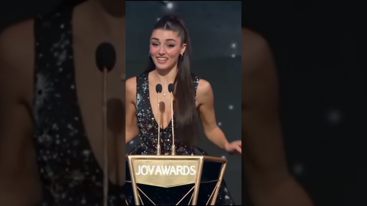 Hande Er&ccedil;el Stuns in Zuhair Murad as She Presents an Honorary Award at the #JoyAwards! ✨ #shorts