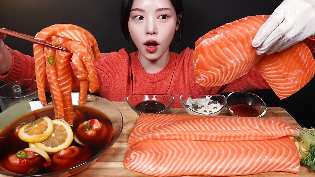 SUB)살살 녹는 통연어 2kg 먹방! 직접 만든 연어국수까지 연어파티 꿀조합 리얼사운드 Salmon Mukbang Asmr