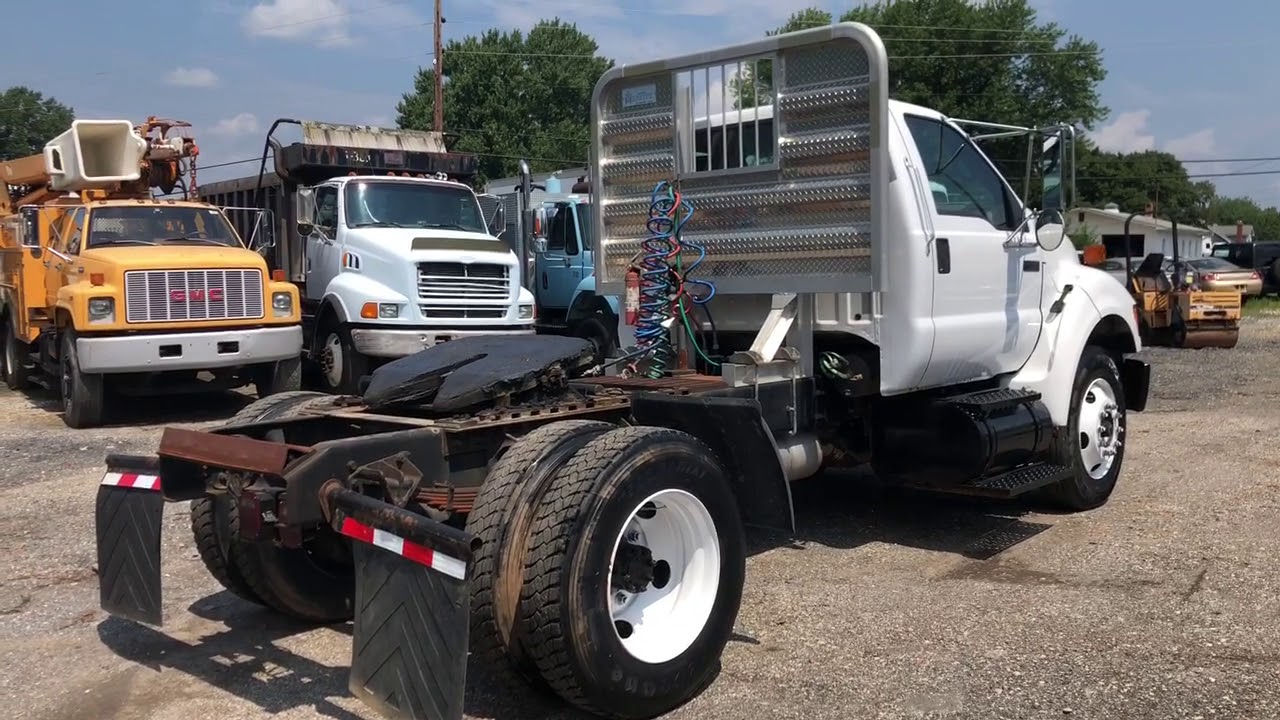 Lewis Motor Company - 2005 Ford F-750 Hauler