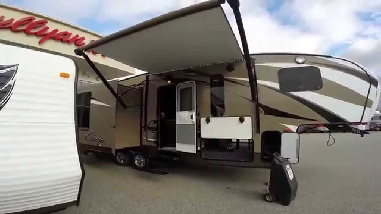 2015 Keystone Cougar X-Lite 28SGS Three Slide Fifth Wheel only 7,800 Pounds!