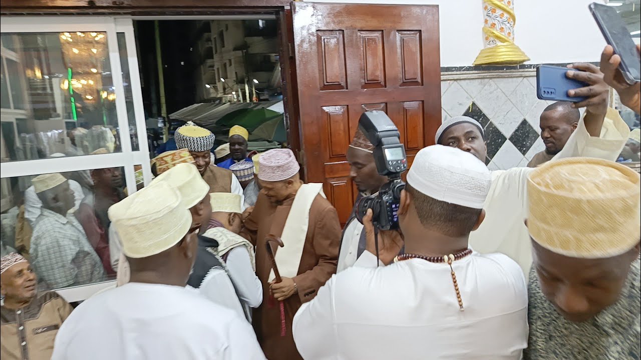 MASHEKH WA MIKOA 20 YA TZ WALIVYOMPOKEA MUFT ZUBER KTK USIKU WA QIYAM LAIL MASJID MTORO JIJINI DAR