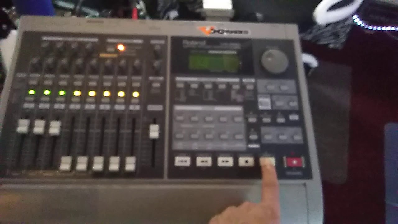 Roland VS880