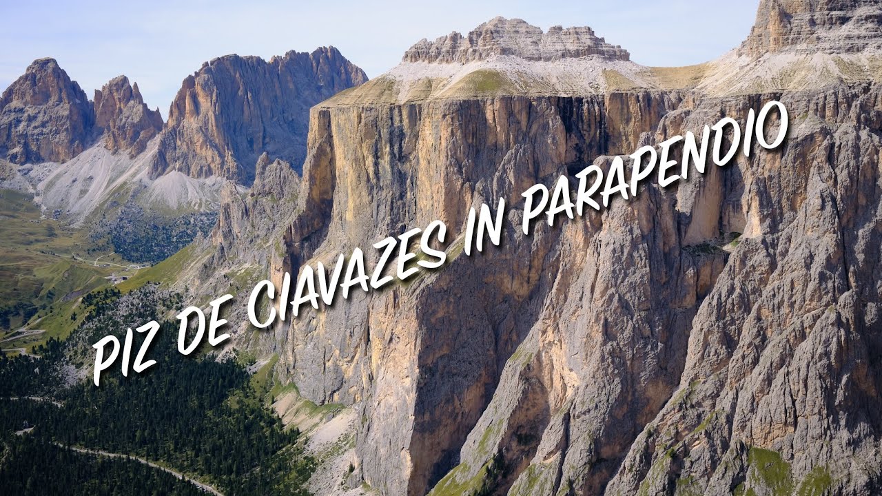 Piz De Ciavazes in parapendio