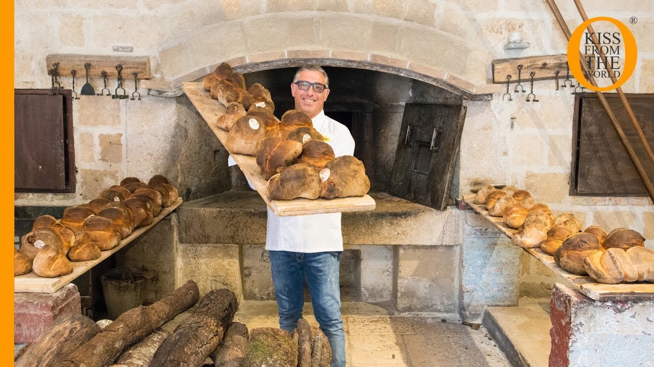 Pugliese bread: how to make bread the Altamura way. It’s authentic Italian bread!