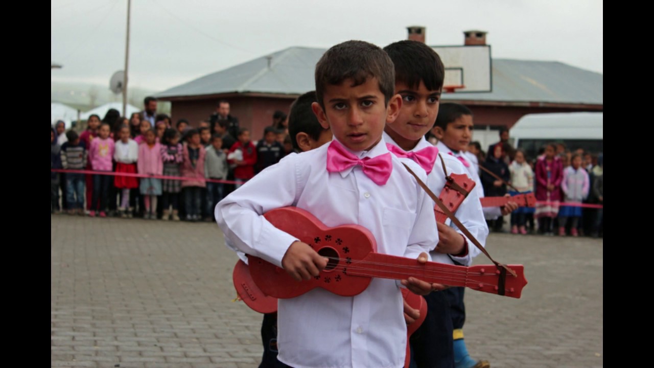 Bulanık Kırkgöze İlköğretim Okulu 23 nisan slayt gösterisi