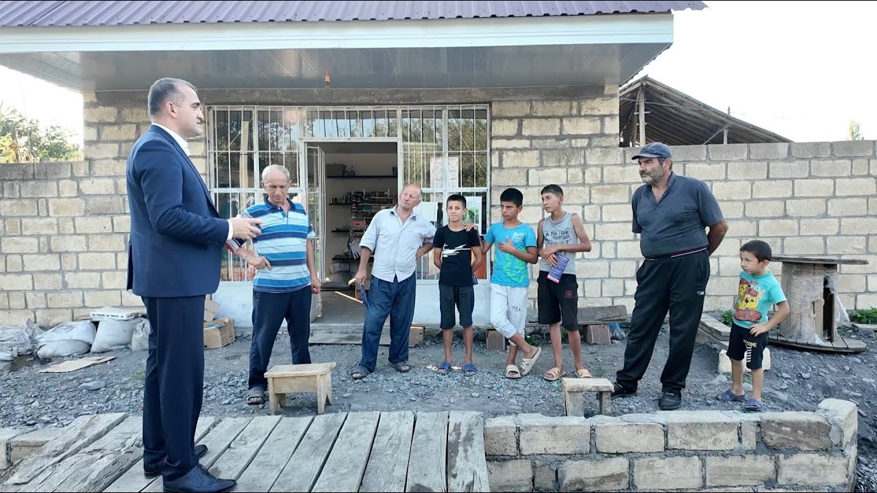 Deputatlığa namizəd Əhməd Şahidov Qax rayonu İbaxlı kəndində sakinlərin qayğılarını müzakirə edib
