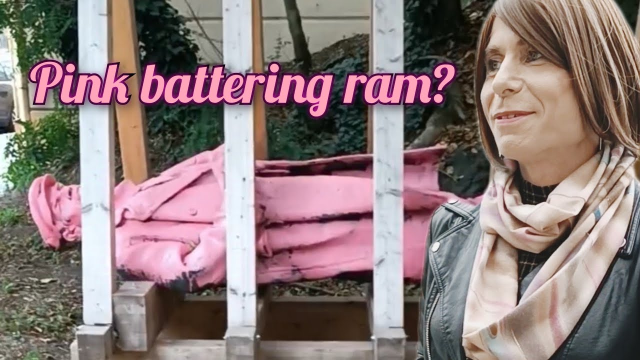 Crossdresser - Pink battering ram? 🤔