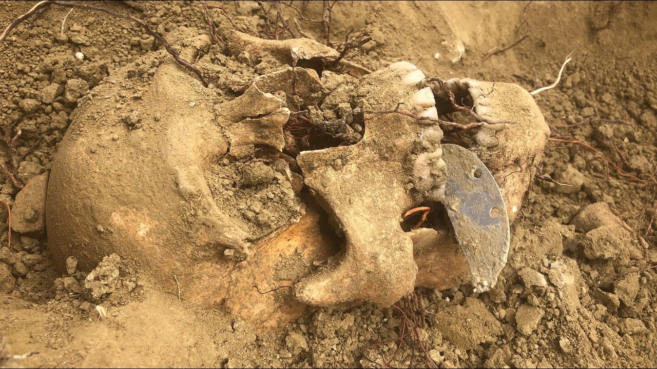 L'enfer o&ugrave; disparait la jeunesse - Fouille d'un cimeti&egrave;re Allemand du front de l'Est