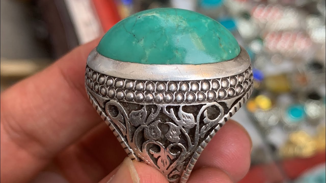 Road side Gemseller| local gems vendor #foryou #baby #love #gems #gemstones #colombiano #dubai