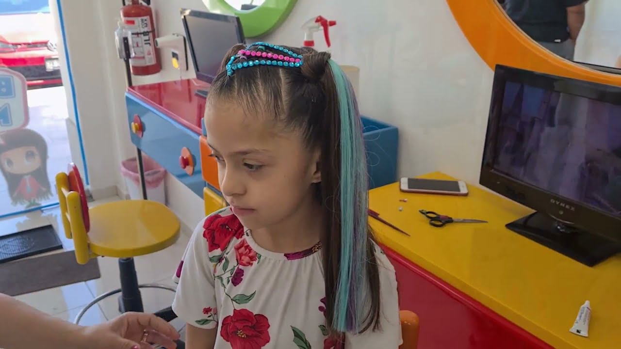 Peinado para niña con chonguitos de colores  🌈