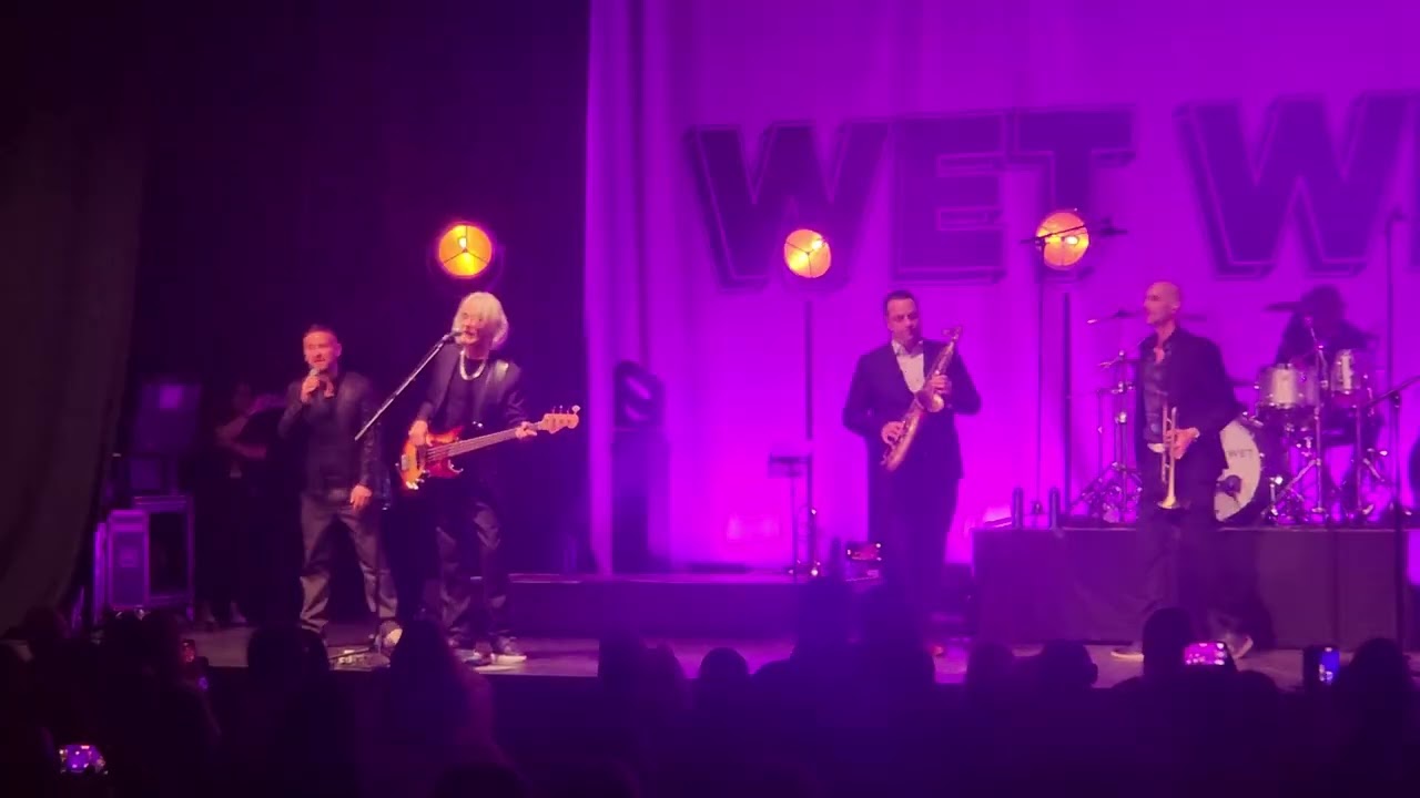 Wet Wet Wet - Love Is All Around