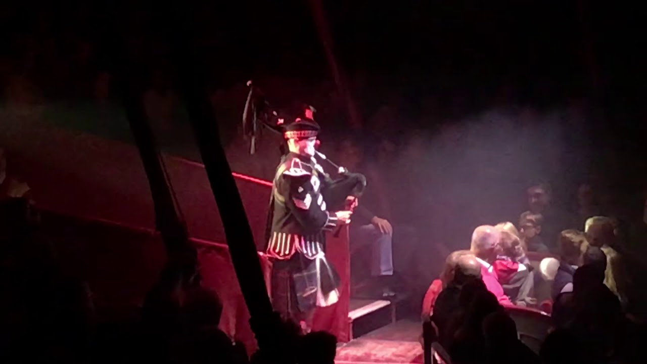 Circus Roncalli Opening 2018 with Paolo Carillion & Gensi „Highland Cathedral“