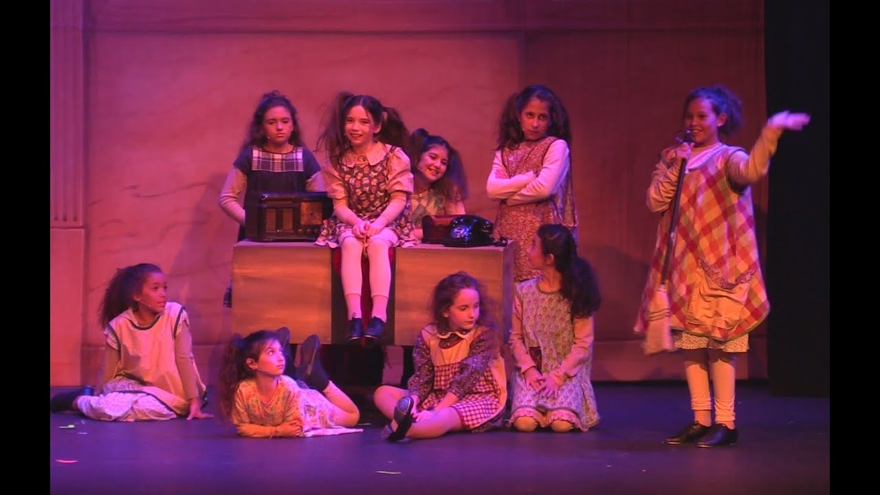 ELLIE PULSIFER as Molly and Star To Be in 