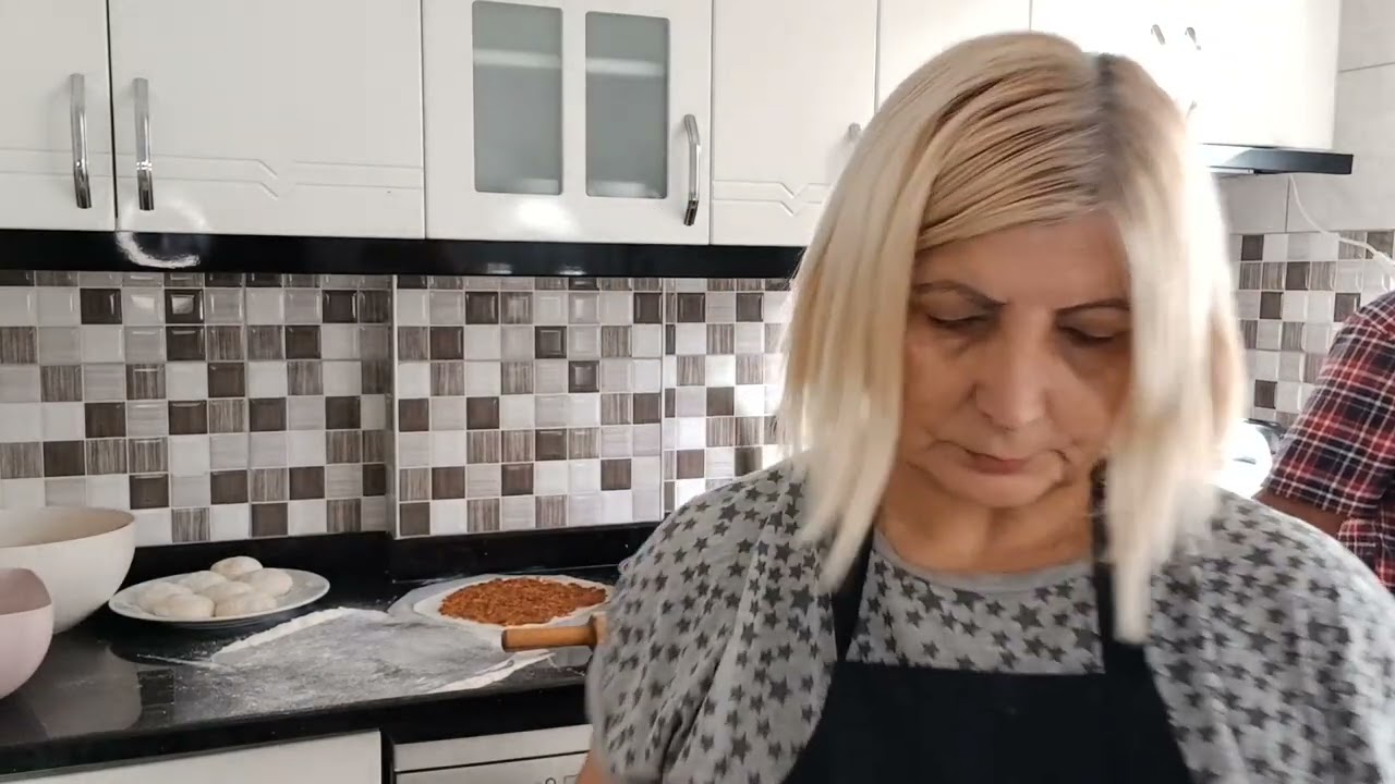 KARACA LAHMACUN MAKİNESİNDE LAHMACUN YAPTIM, ÇITIR ÇITIR BİR LEZZET  Reklam değil