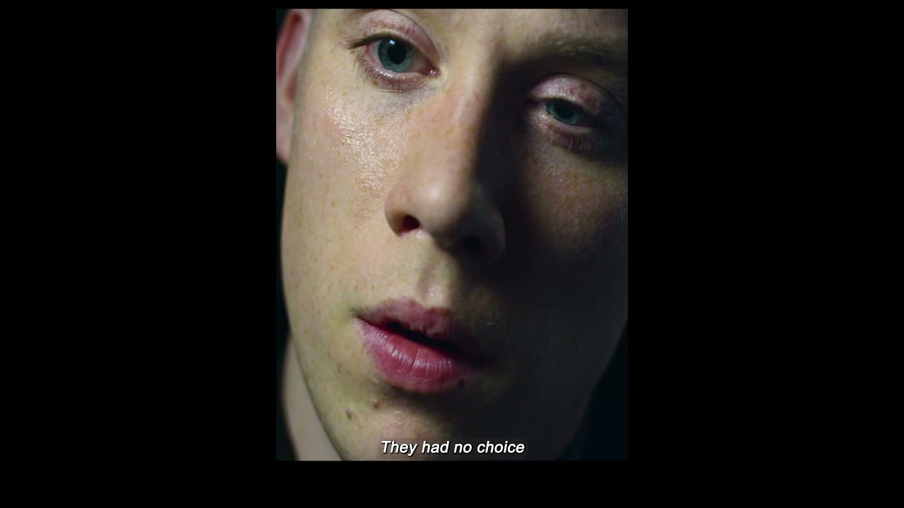 Three men stranded in 400 meters of water.#movie