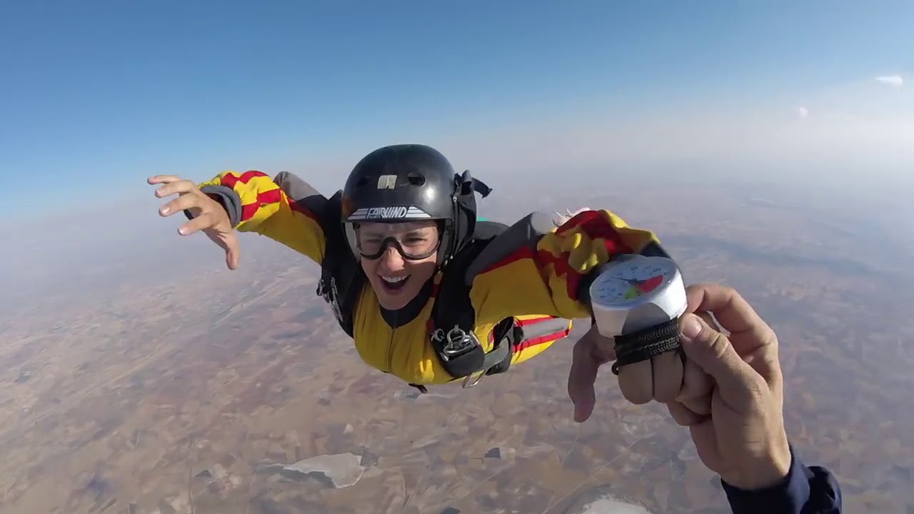 Marta Pombo te explica como es el Curso AFF | Skydive Lillo | Paracaidismo Madrid | #VenAsaltar