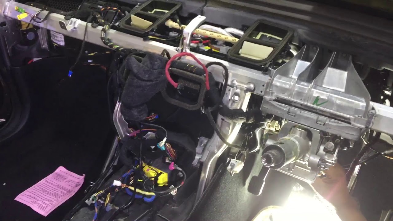 Mercedes Benz E200 W212 air cond rebuilt - Dash removal