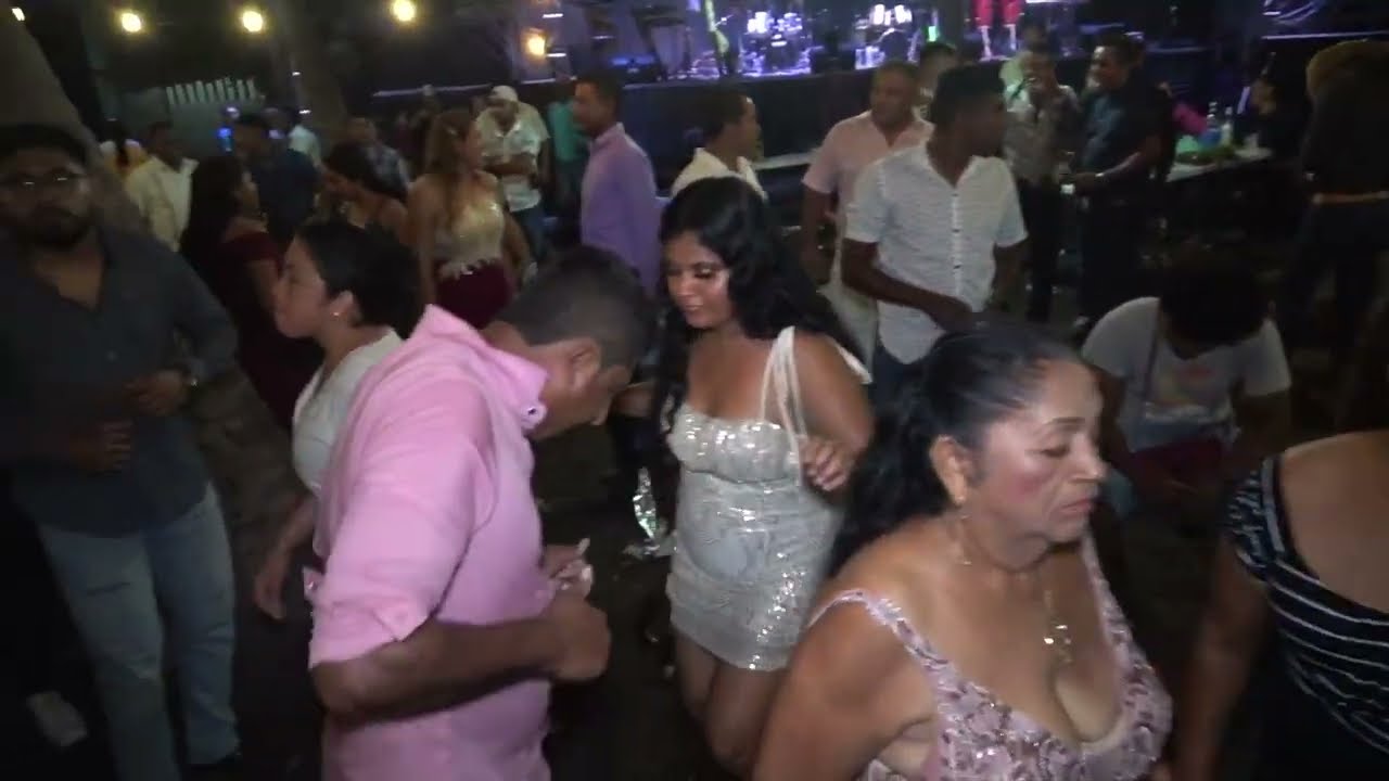 Luz Roja De San Marcos En La Boda Del Gato En Pico Del Monte | Clip 2