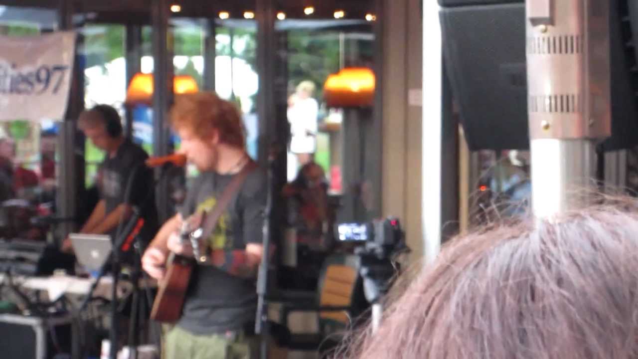 ED SHEERAN Live 