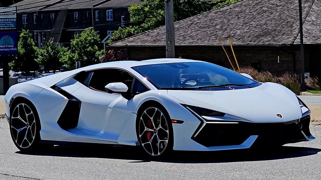 Bianco Siderale Lamborghini Revuelto