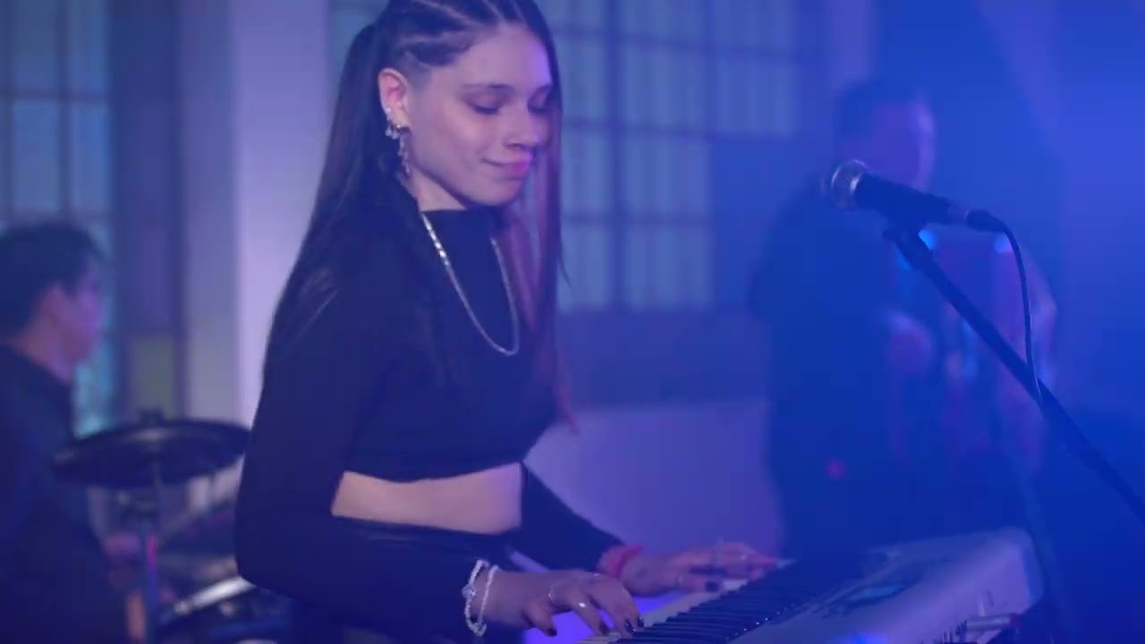 LA CUMBIA DE LA CERVEZA - TERESA MEDRANO Y LA BANDA BOHEMIA