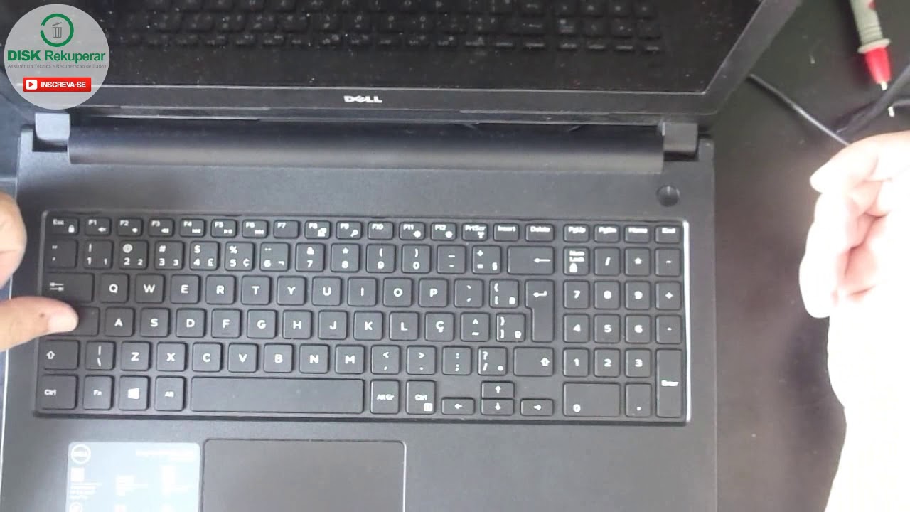 Notebook Dell piscando luz branca e laranja.