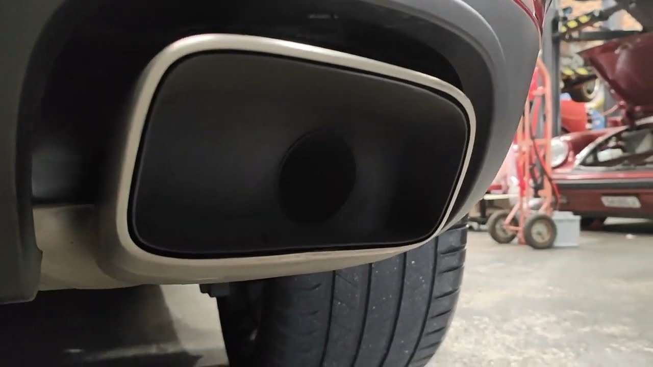 Porsche Macan Base 2.0L turbo - How to remove exhaust tips #porsche #macan