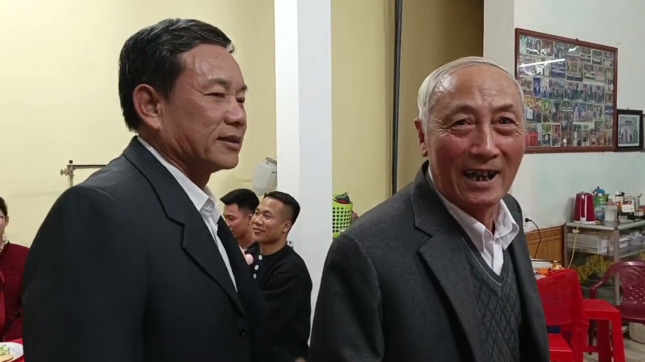 Đám ăn hỏi em Cường. Nhà gái xuống nhà trai. 