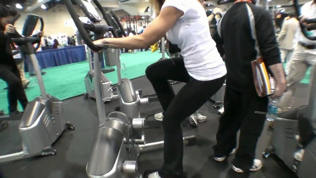 Helix at IHRSA 2010 - Jon Ham from fitnesstrainingbyjon.mp4