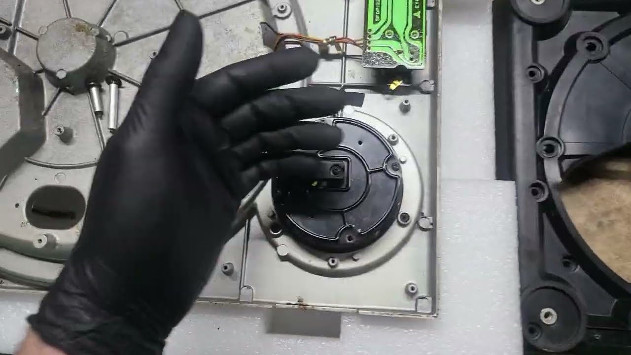 1983 год, и всё ещё работает! Проигрыватель винила Technics SL-1200MK2