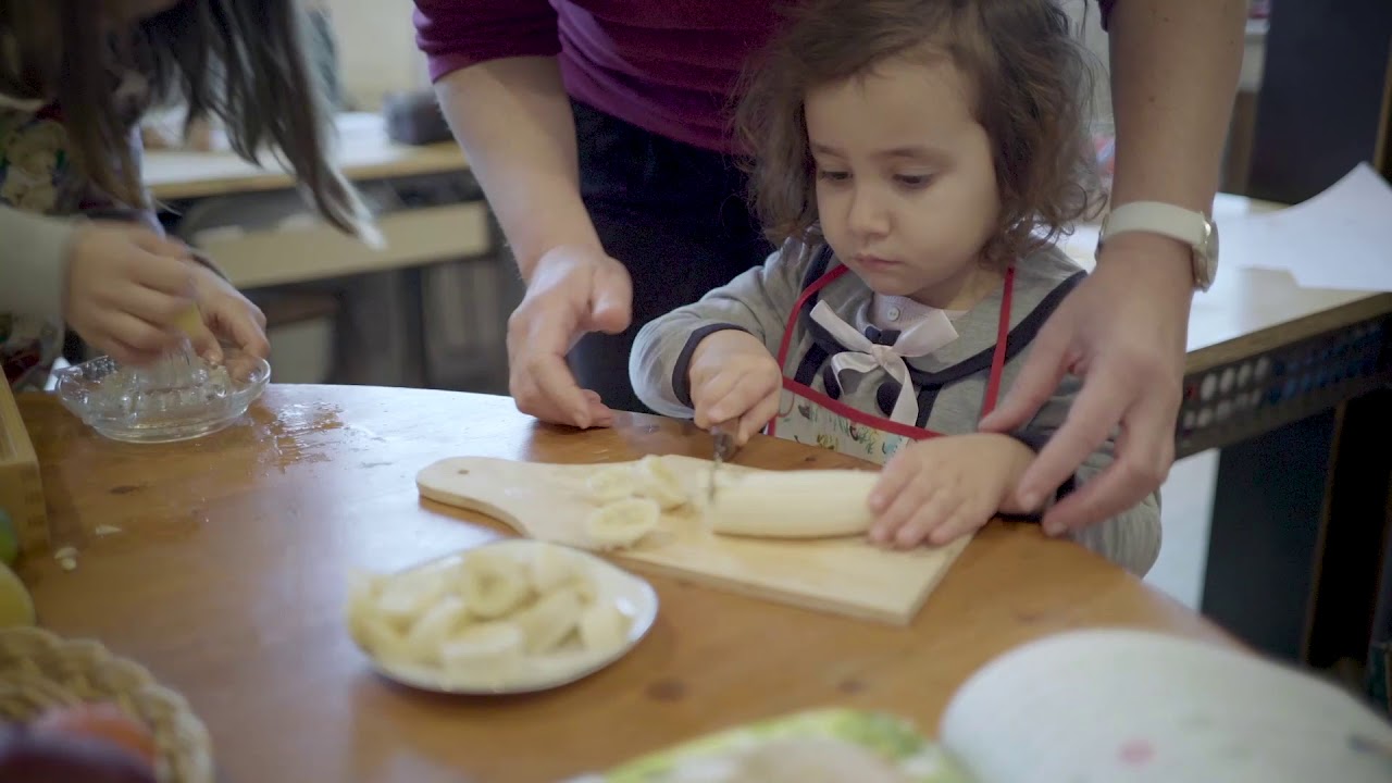 JE CUISINE, JE GRANDIS AVEC MONTESSORI - VANESSA TOINET