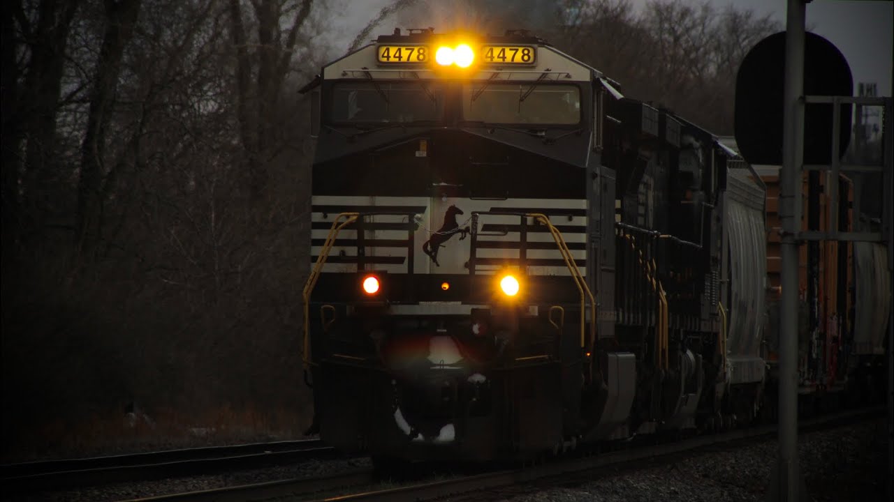 NS 119 passes Valley Crossing at CP 696 with very friendly crew!