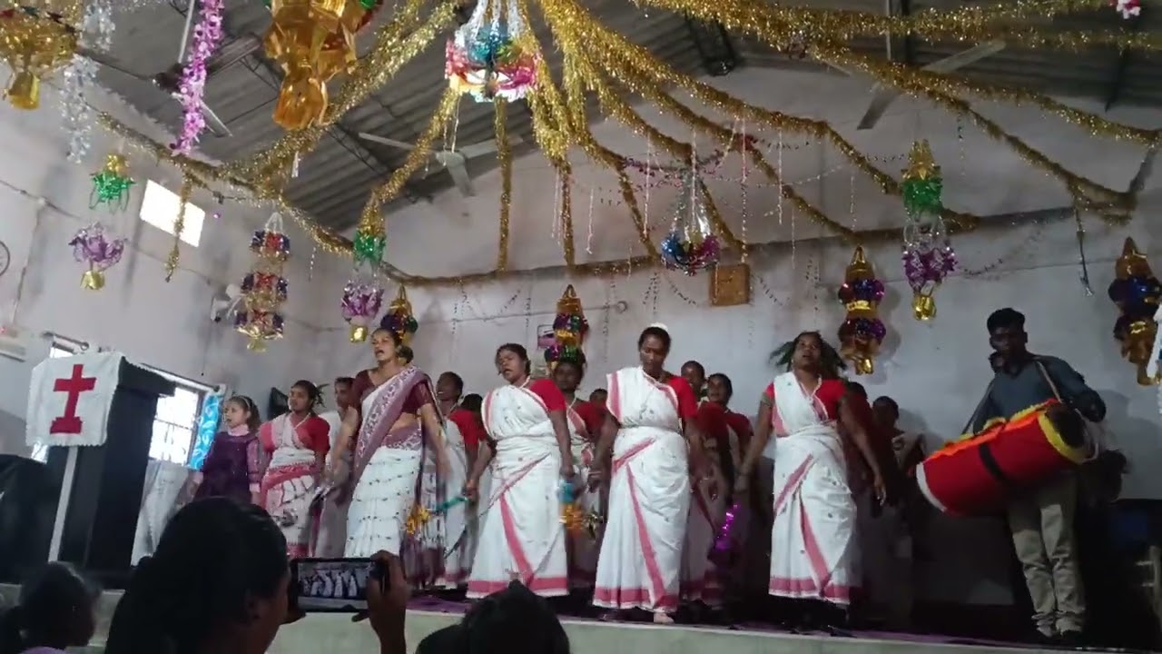 Bandarchuwa toli se Aadarsh bhajan karte hue mahila Divas 2026