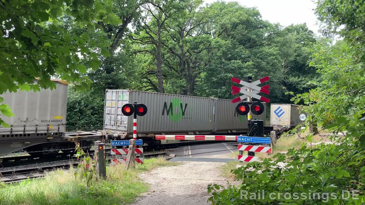 [4K] Rail crossing Venlo [NL] ⨉ Bahnübergang ⨉ Spoorwegovergang | Rail crossings DE