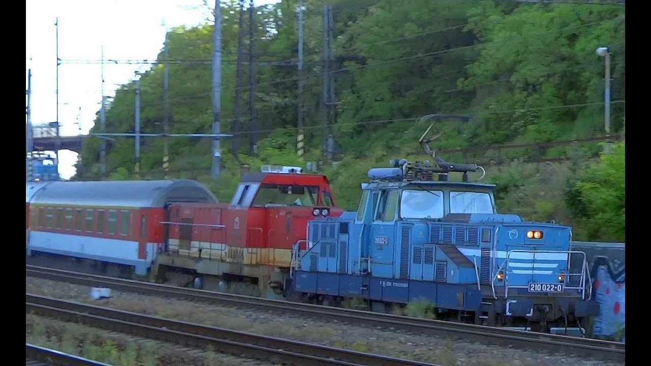 Diesel-elektrický posun: Žehlička 210.022 + Favorit 736.101 @ Bratislava - Hlavná stanica
