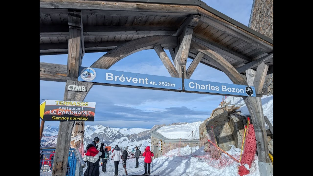 Spectacular Charles Bozon ski run, Le Br&eacute;vent mountain, Chamonix-Mont-Blanc, France