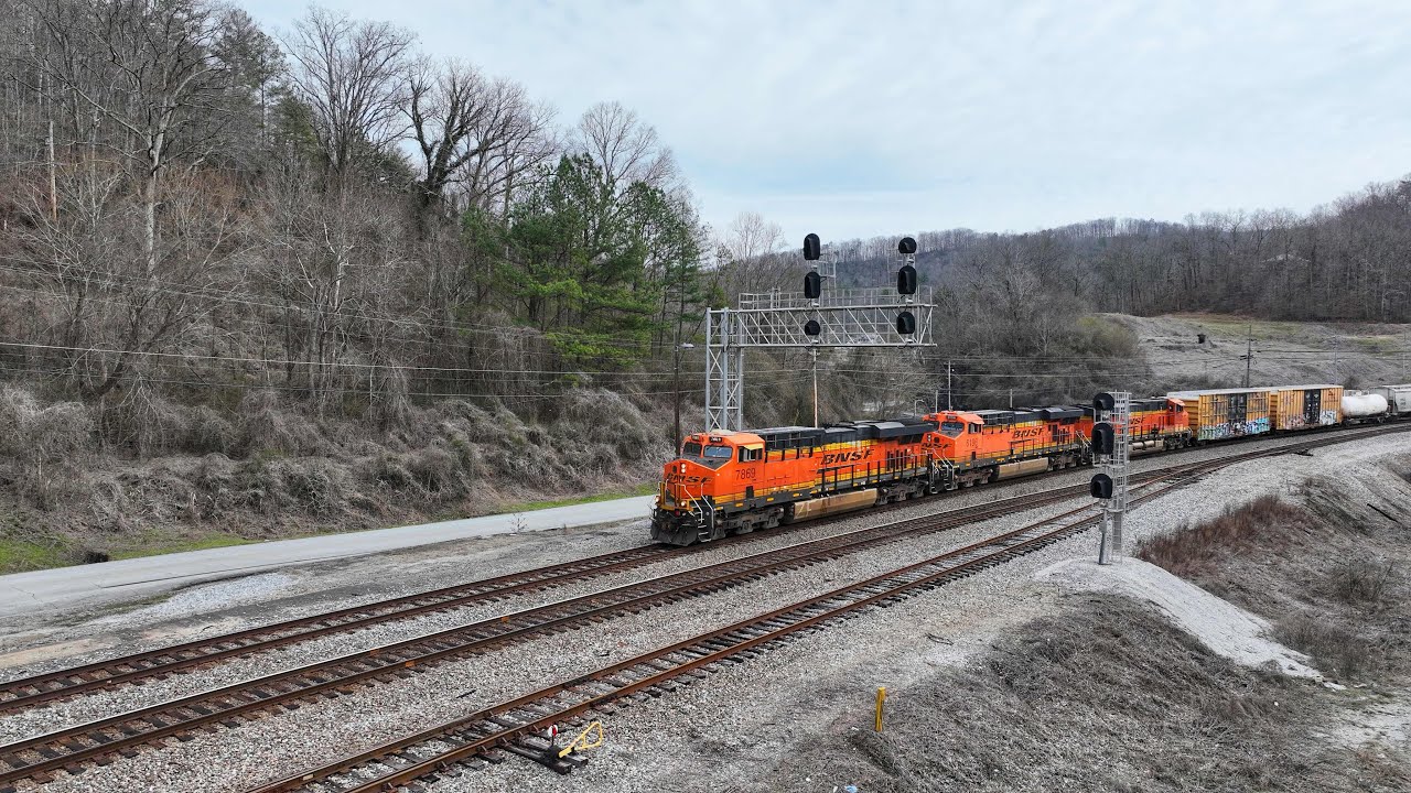 All BNSF leads Norfolk Southern 196 Northbound in Oakdale Tennessee 