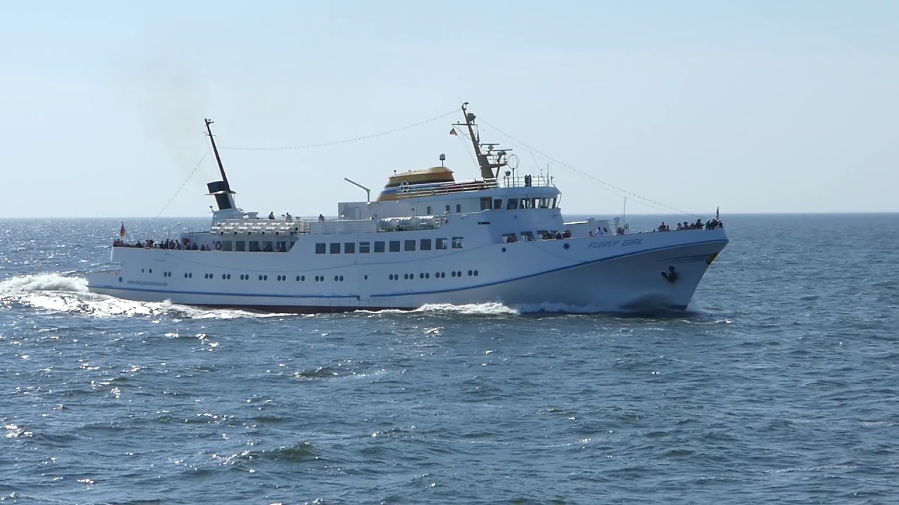 MS Funny Girl überholt MS Lady von Büsum