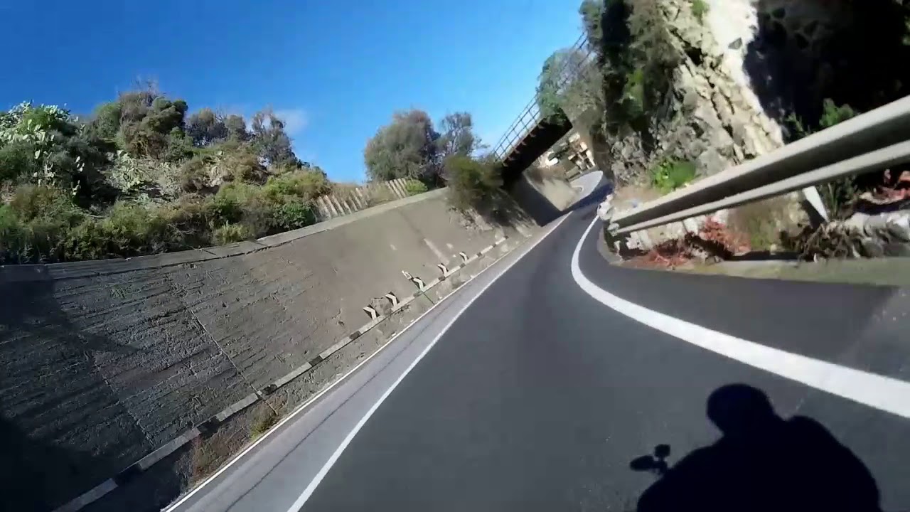 Tra Scaletta e Giampilieri con la mia cara e vecchia 600 (non FIAT).