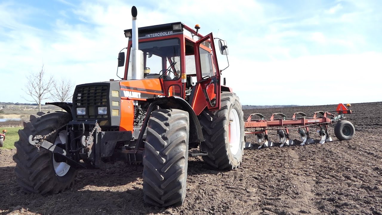 Valmet 2105 in the field ploughing w/ 6-Furrow Kverneland Plough | DK Agriculture