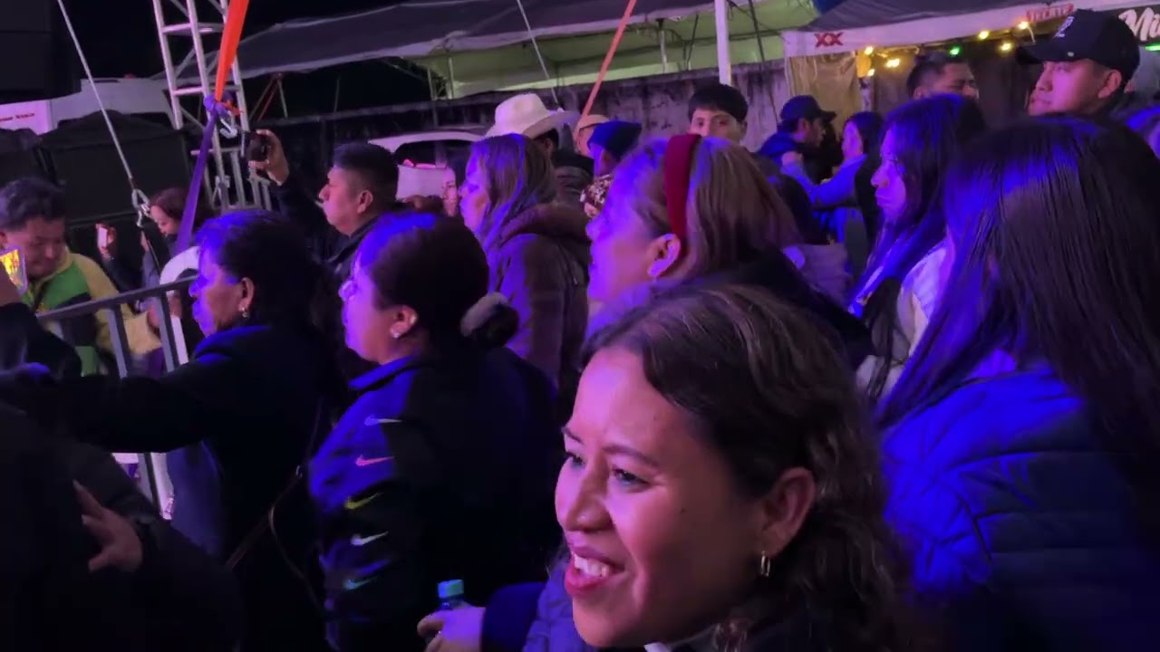 Vuela mariposa- Los llayras en Huejutla. #baile #concierto