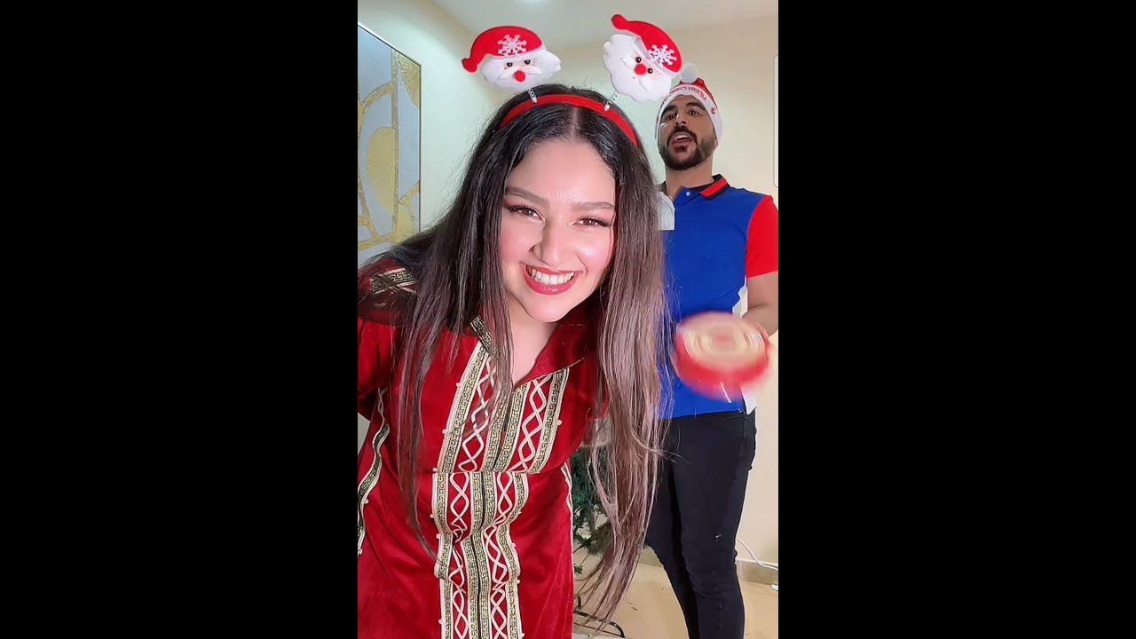 حسام الأمير و رحمة بسام :يجهزون شجرة عيد الميلاد 1: أني كلب عندك😂ضحك موت😂