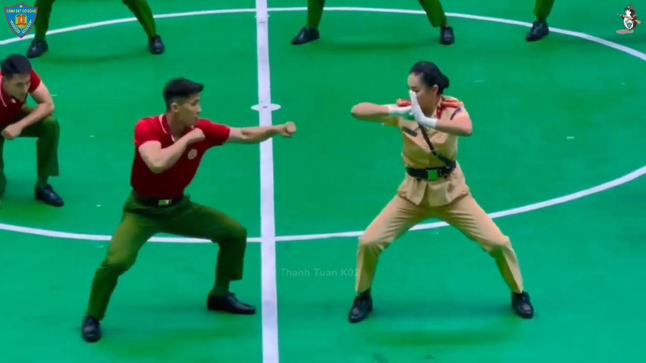 BIỂU DIỄN MAI HOA QUYỀN CỦA “BÔNG HỒNG THÉP