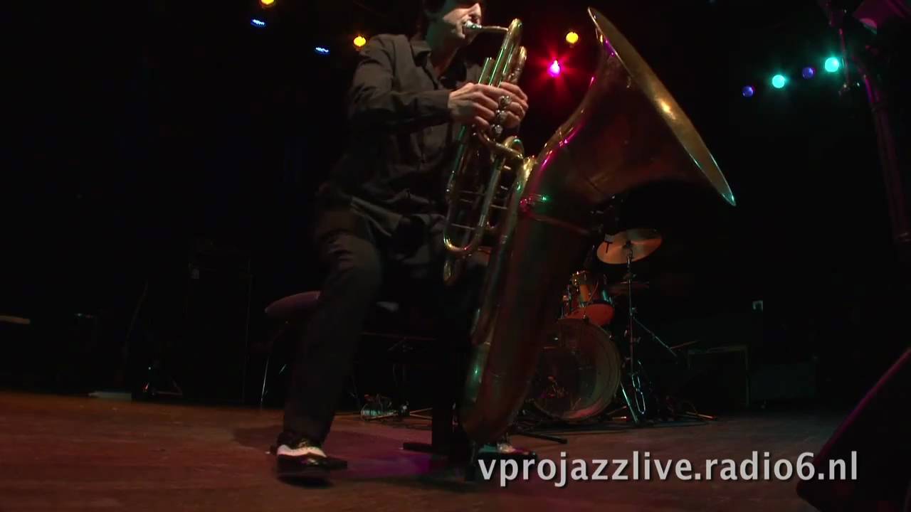 Oren Marshall speelt Rockin' in Rhythm