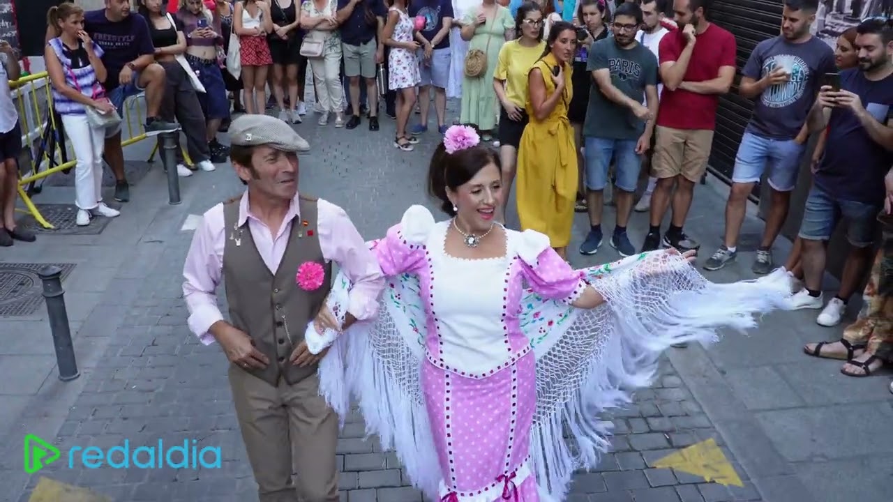 Chotis Madrile&ntilde;o con Carmen y David en las Fiestas de San Cayetano, Madrid (2023) [4K]