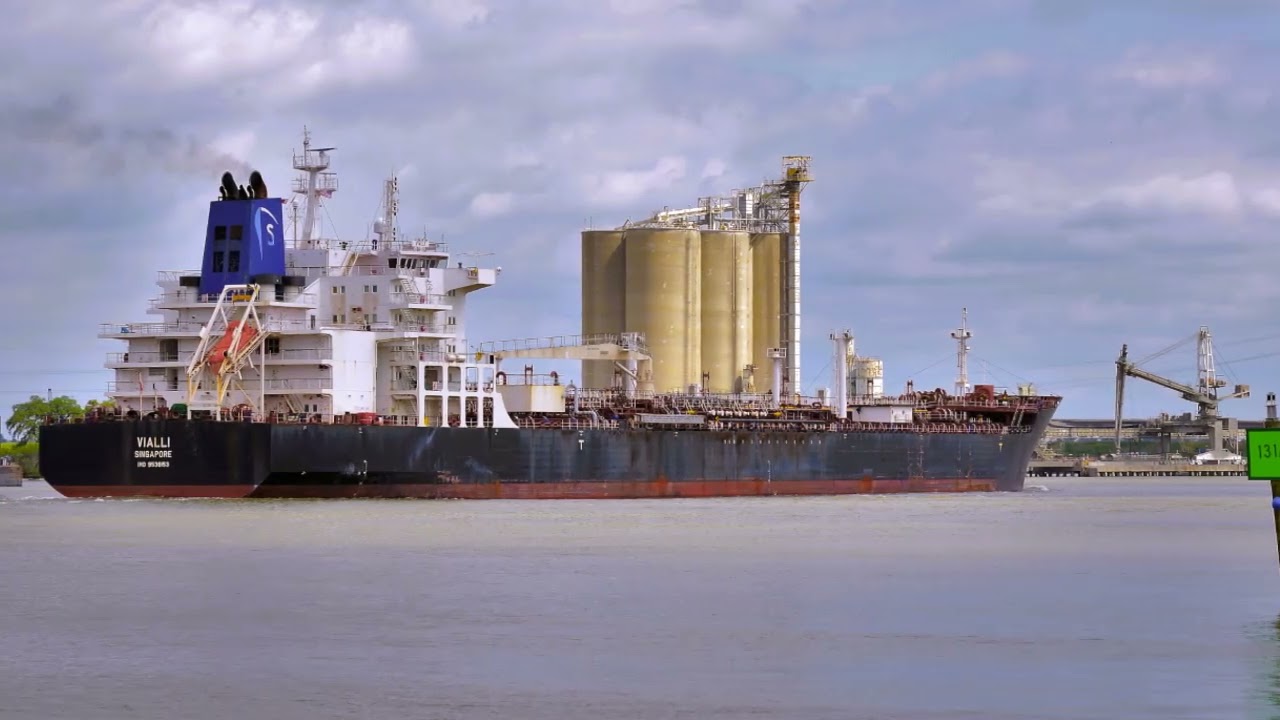 52,422 DWT Singapore flagged Oil Products Tanker VIALLI