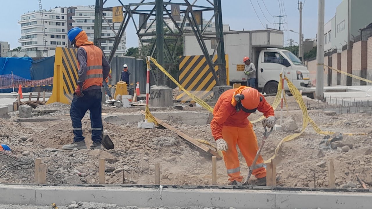 Avances de obras de la VIA EXPRESA SUR.Desde la Av. Los Vicus y Av. Paseo la Castellana en SURCO.