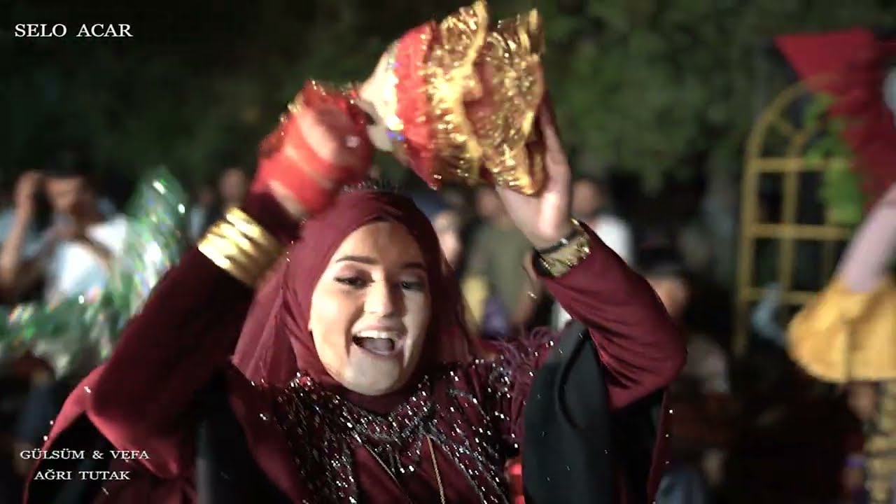 GELİN VE ARKDAŞLAR HERKESİ ŞAŞIRTI